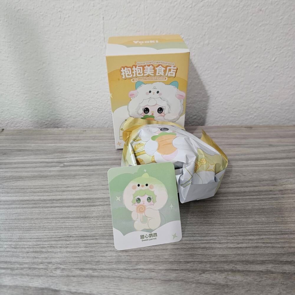 Yooki Hug Gourmet Restaurant Vinyl Plush Pendent CONFIRMED Sweet Parrot